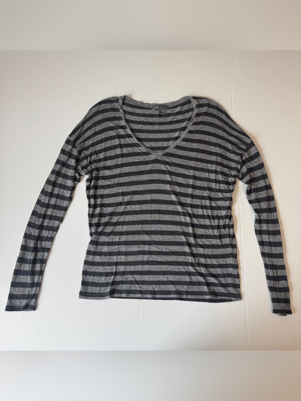 Vince Gray Striped 100% Rayon Long Sleeve V Neck Tee Lightweight Top Size Small